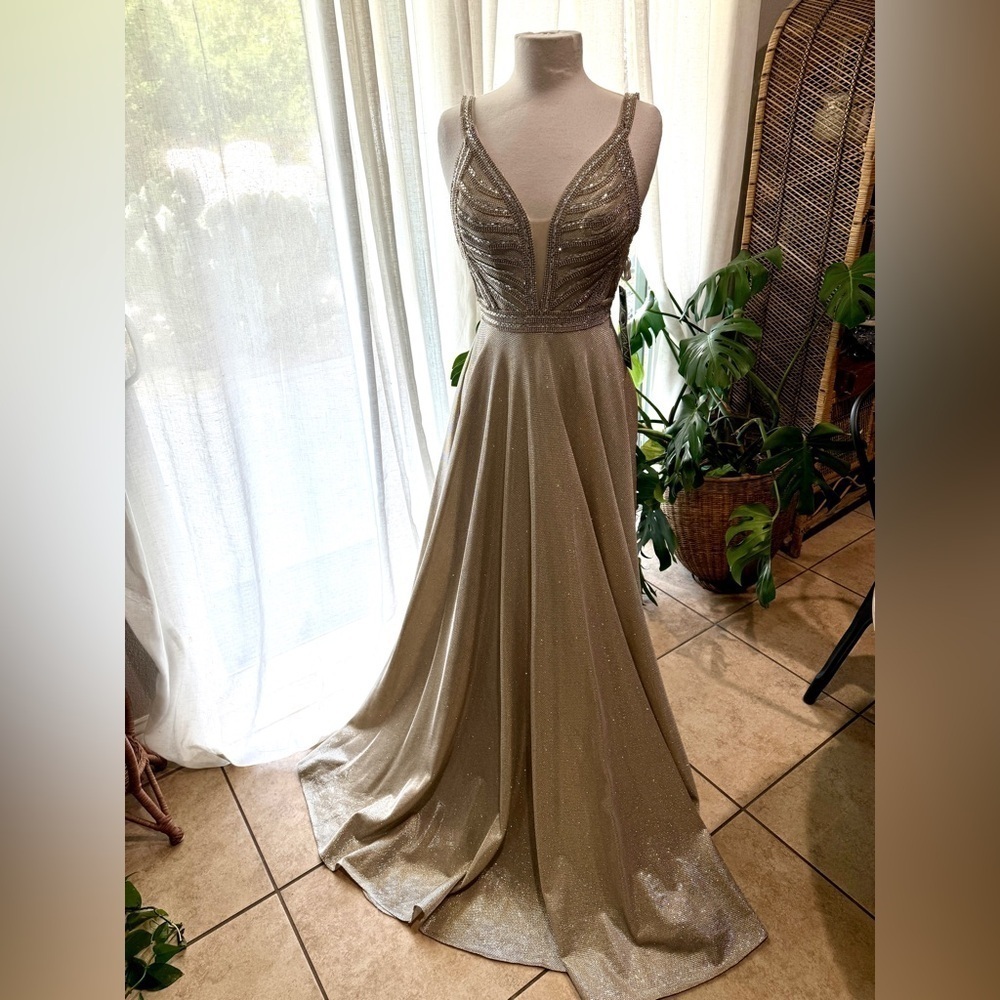 Jovani Beaded Champagne Gold Formal Gown Size 2 Plunge V Neck Prom Dress